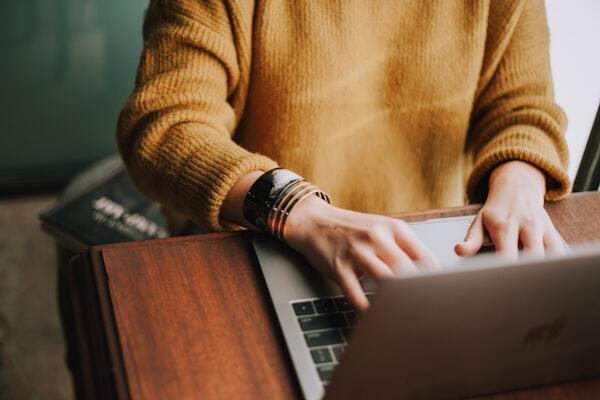 professional taking a business writing course online
