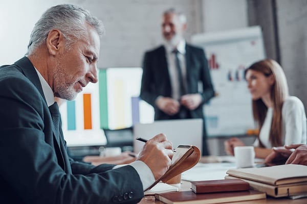 businessman-writing-course-in-office