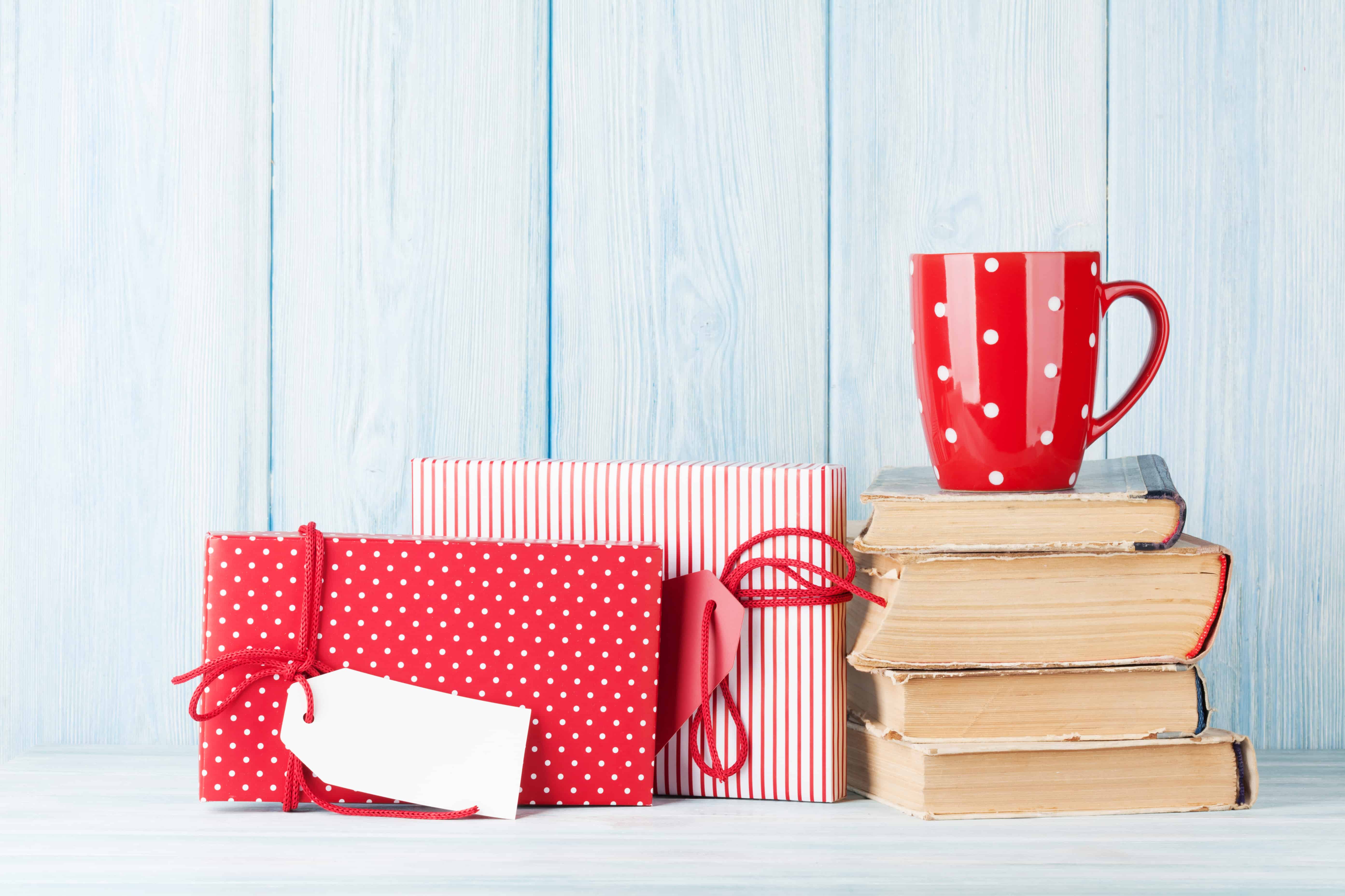 20 Best Holiday Gifts for Writers [2020 Update]